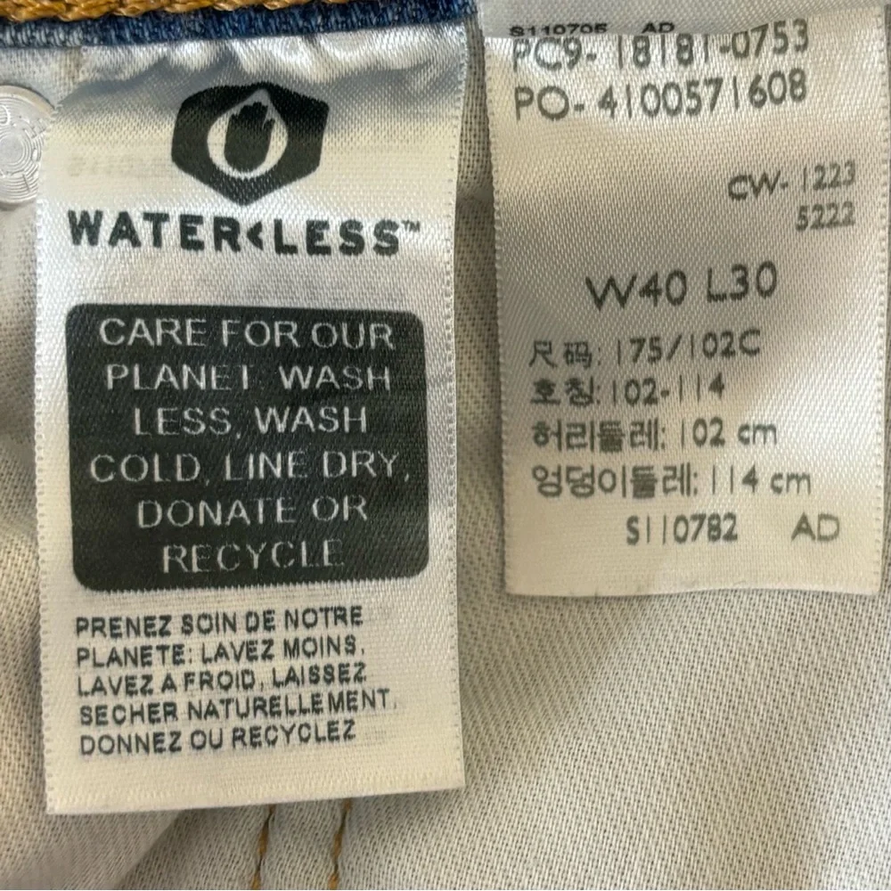 Levi's 541 Athletic Taper Fit Light Wash Jeans 40x30 (Measures 44x30)